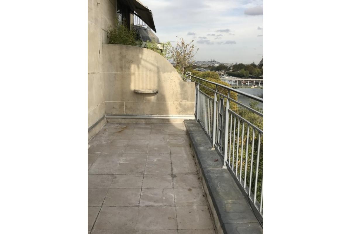 L1967W_ebalcon