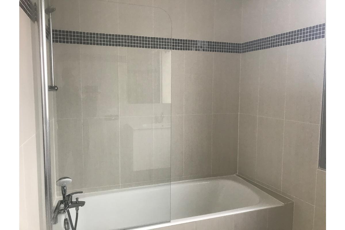 L1994C_salledebain