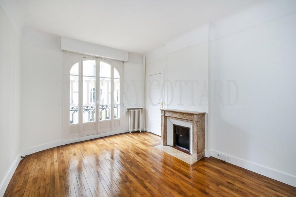 L2005F_gchambre1