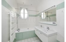 L2005F_salledebain