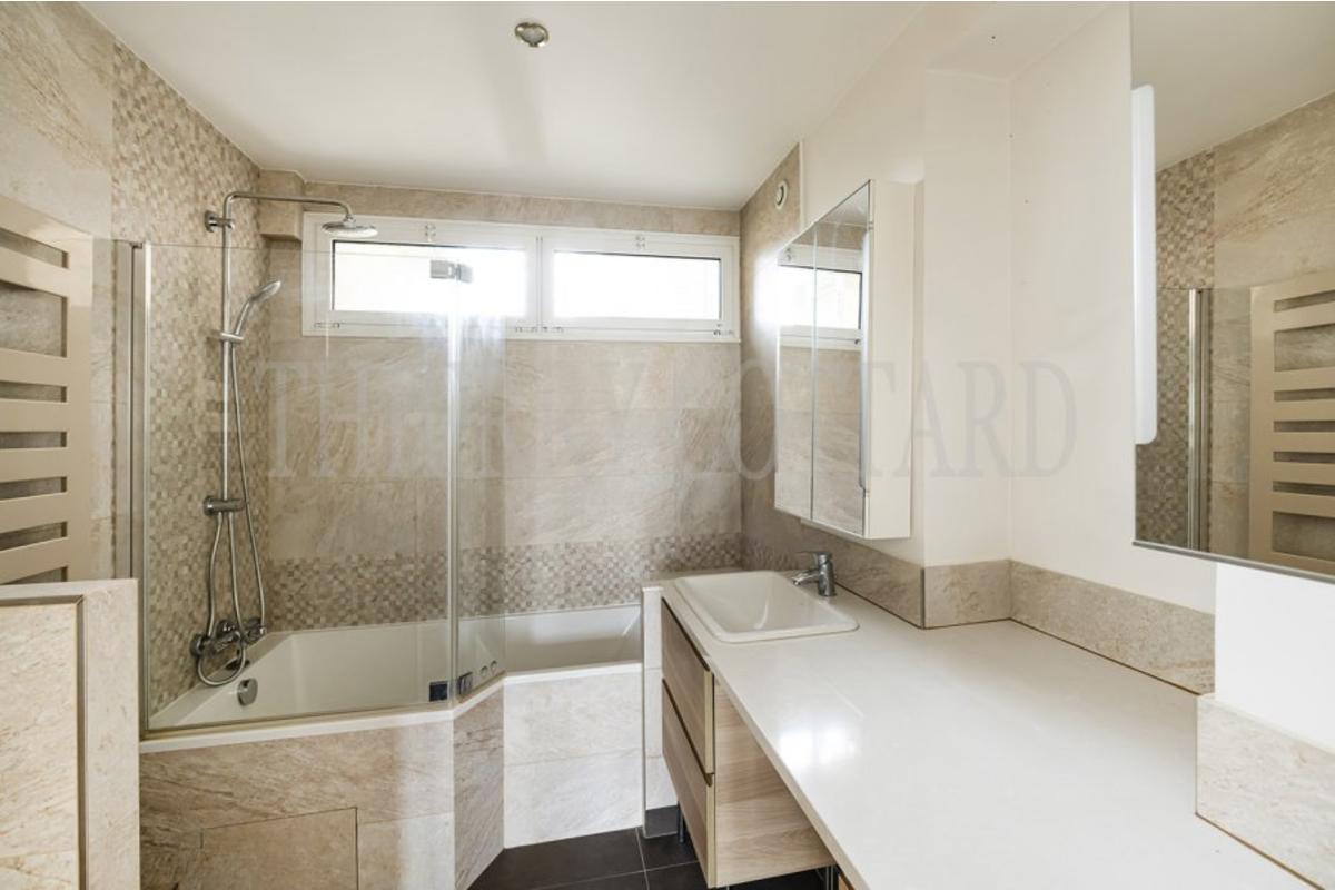 L2061C_salledebain