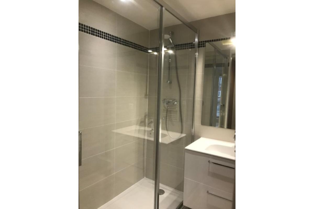 L1994W_salledebain2