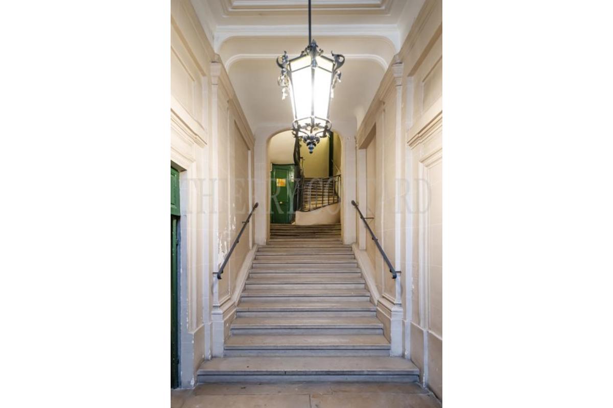 L2112_bescalierhall
