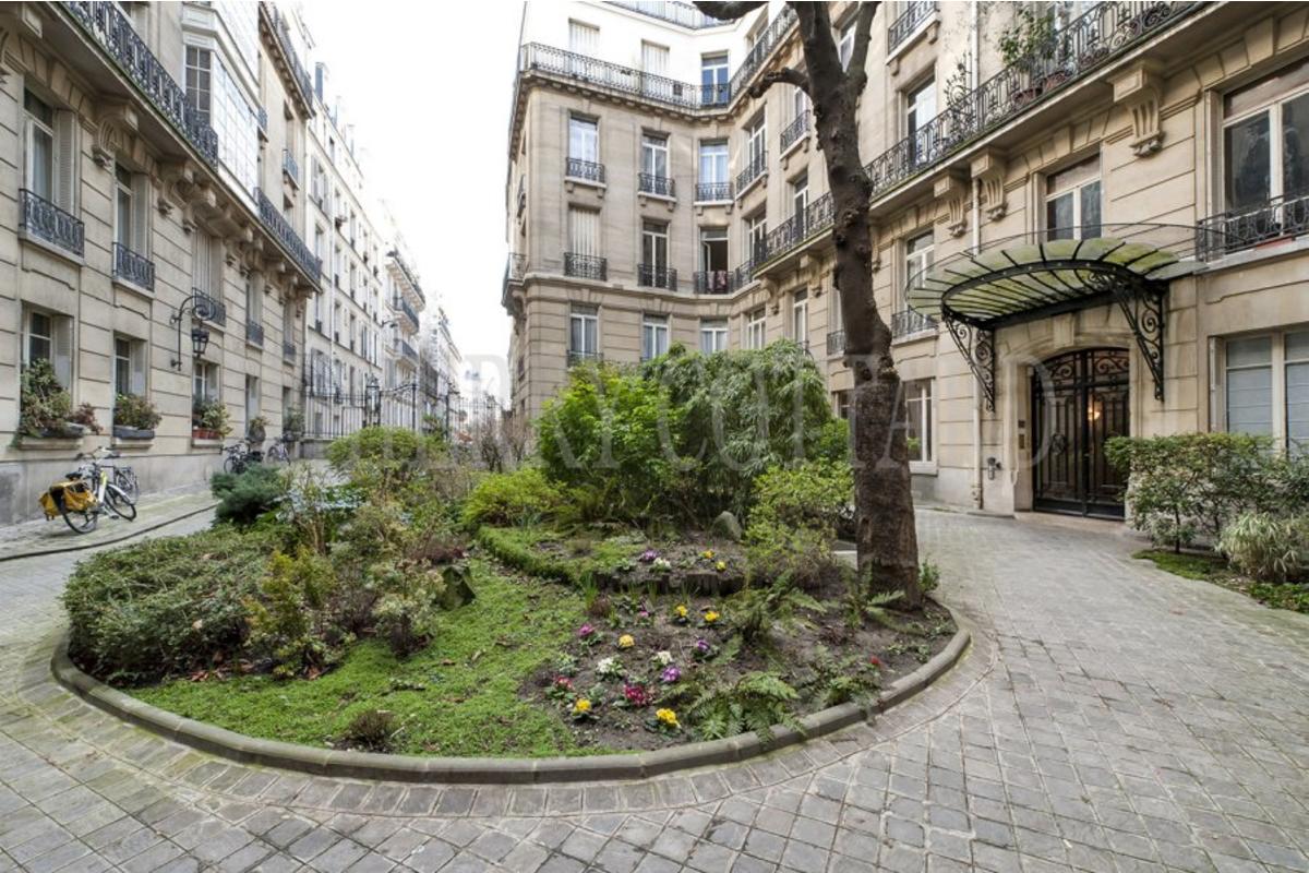 L1981A_adernièrecour